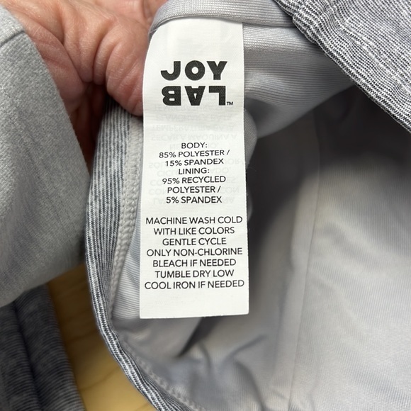 Woman’s workout outfit - Picture 5 of 10